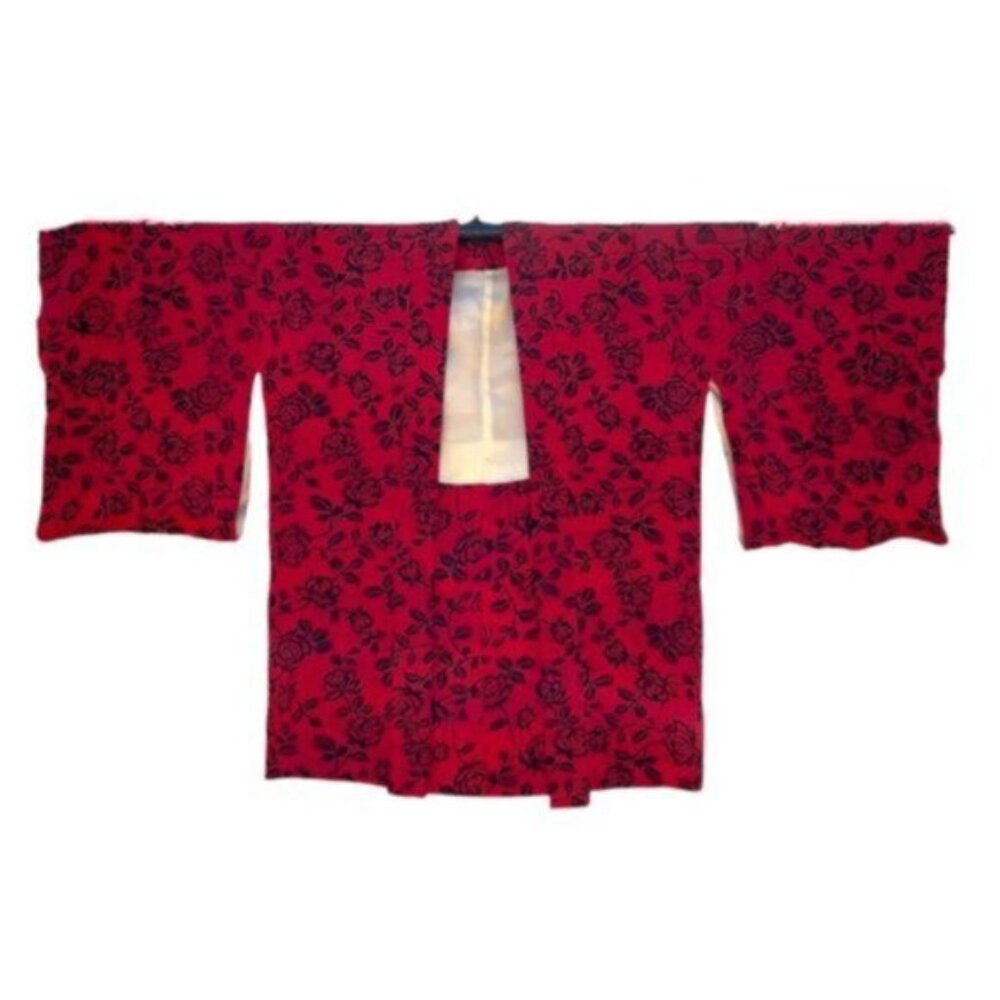 Vintage Silk Red & Black Floral Pattern Short Kimono - Picture 4 of 9